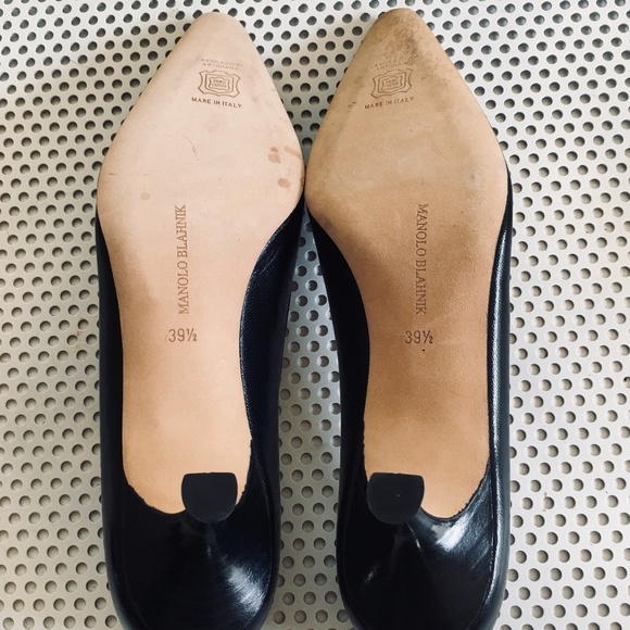 Manolo Blahnik Kitten Heel Pump - Picture 7 of 8